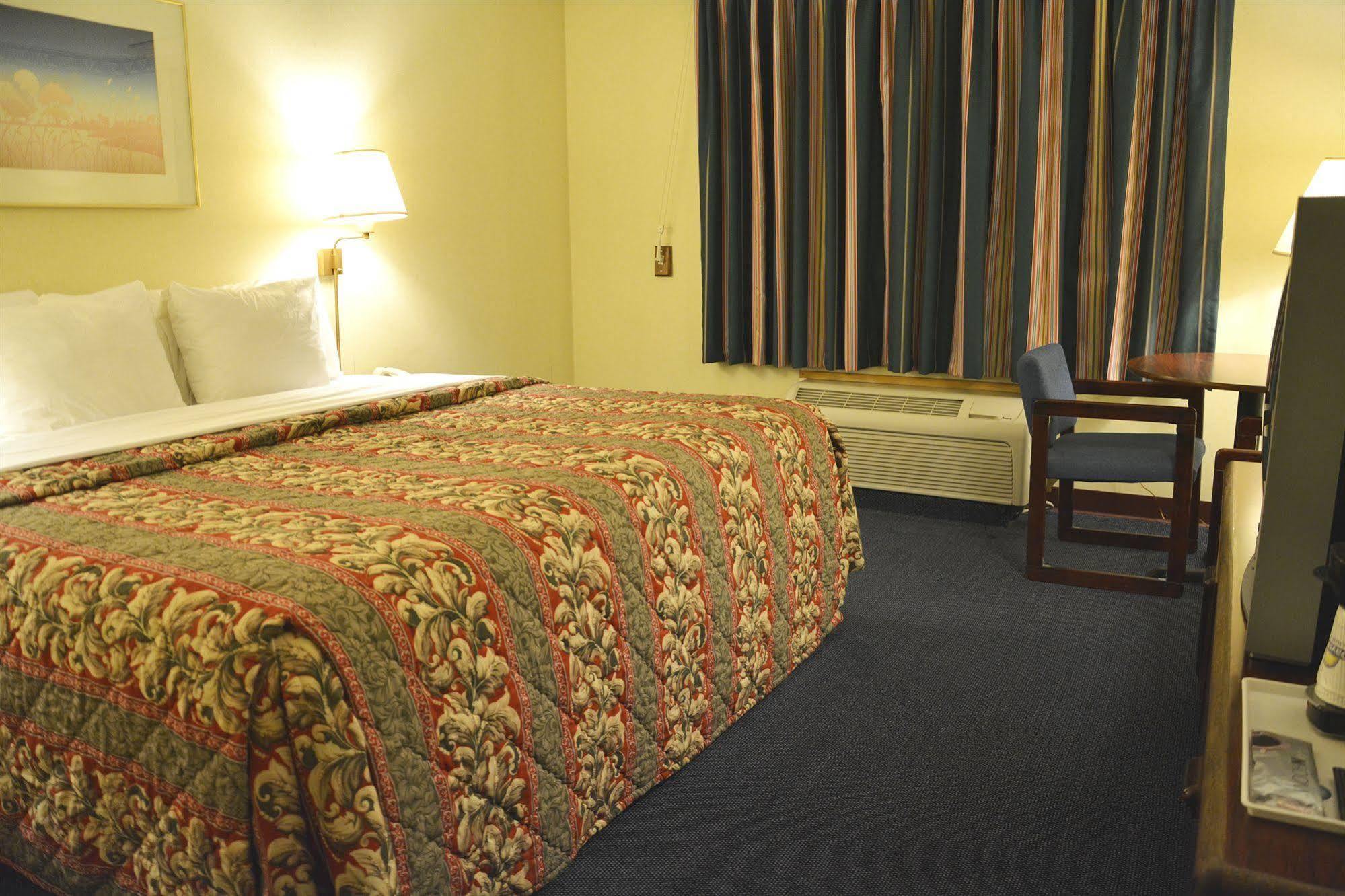 Columbus Grand Hotel & Banquet Center Экстерьер фото