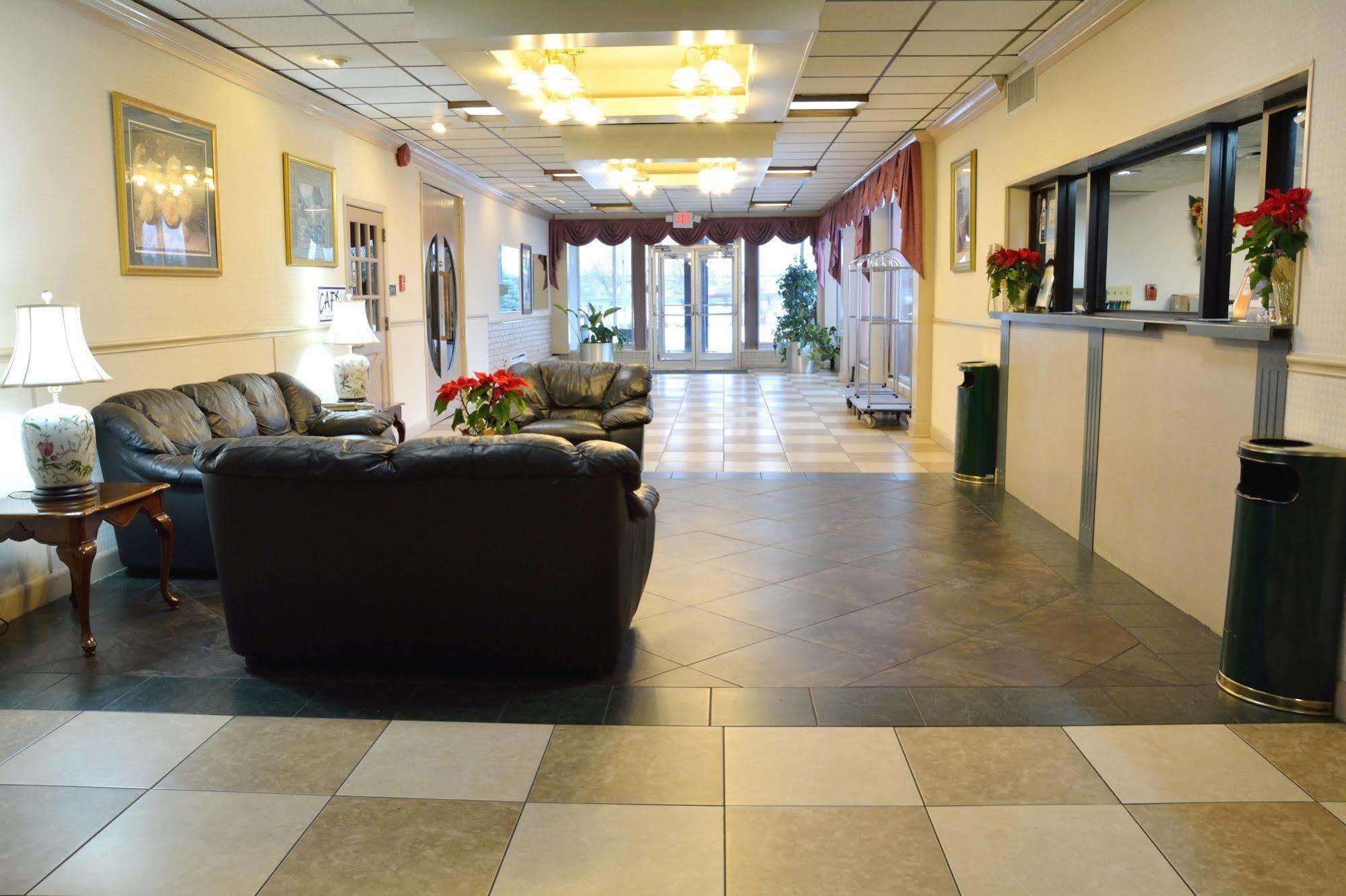 Columbus Grand Hotel & Banquet Center Экстерьер фото