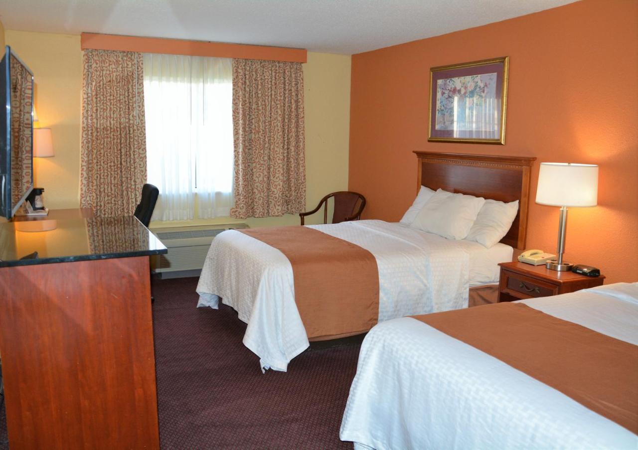 Columbus Grand Hotel & Banquet Center Экстерьер фото