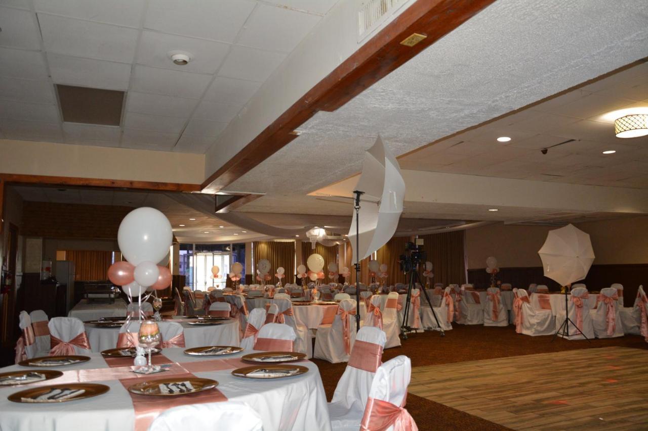 Columbus Grand Hotel & Banquet Center Экстерьер фото